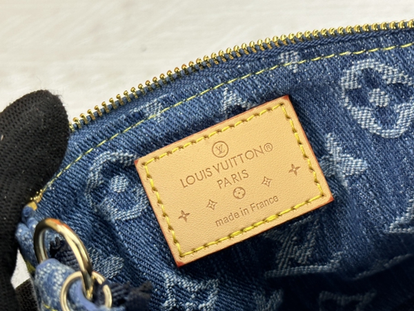 LVコピーウォレット着用イメージ